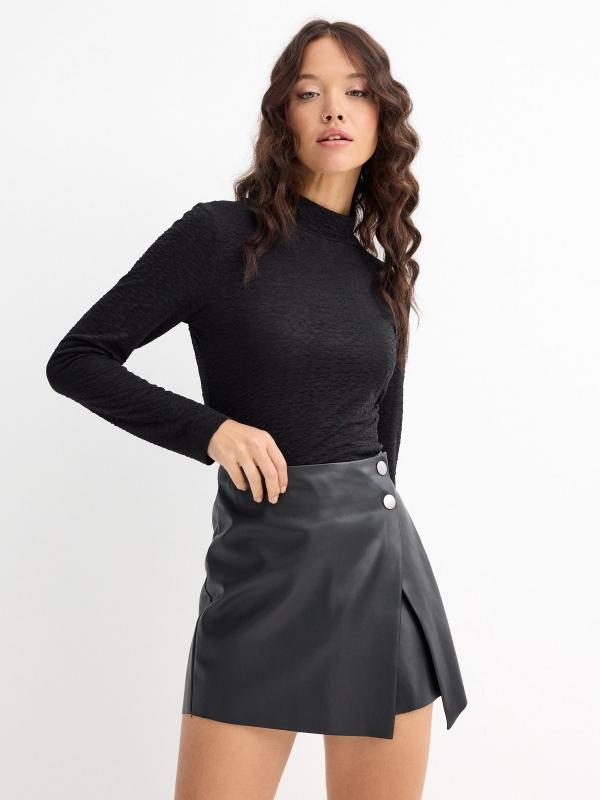 In side Camiseta con textura y cut out