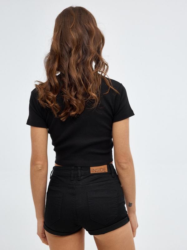 In Side Camiseta Crop Cuello Cruzado