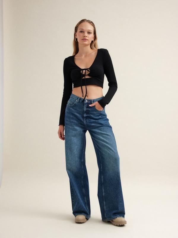 In Side Camiseta Crop Curly Y Cut Out