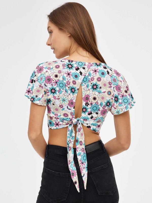 In Side Camiseta Crop Flores Con Lazo