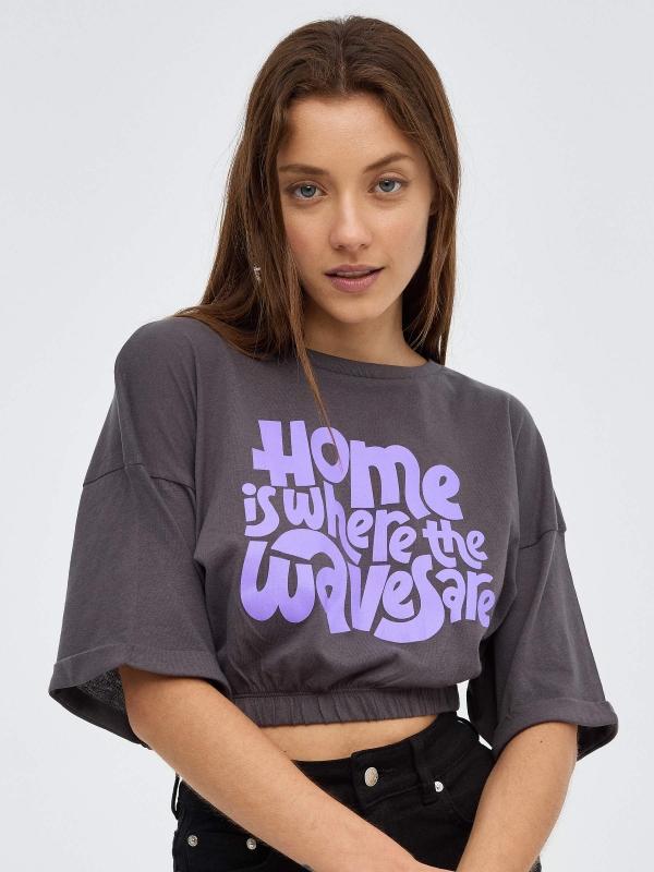 In Side Camiseta Crop Printed Con Gomas