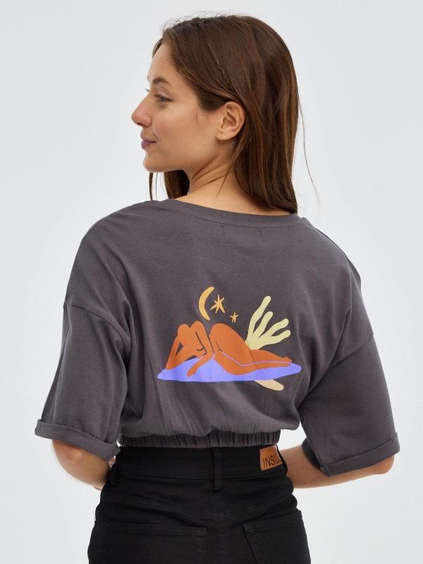 In side Camiseta crop printed con gomas
