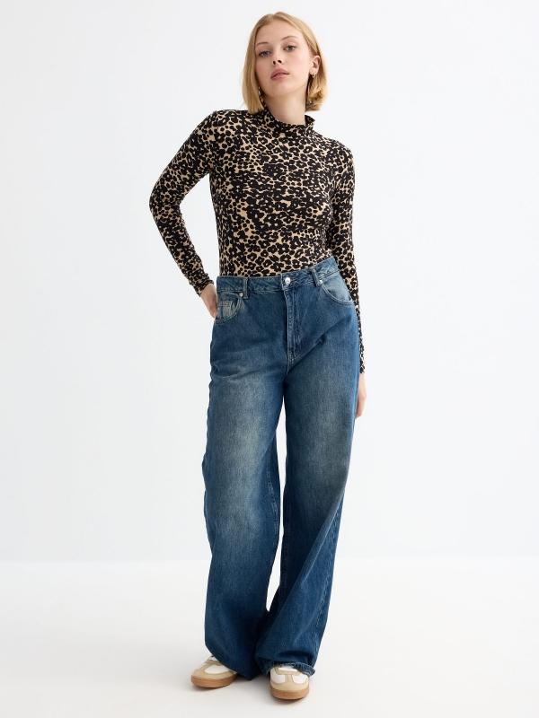 In Side Camiseta Cuello Alto Animal Print