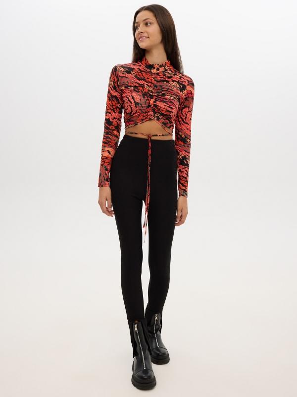 In Side Camiseta Cuello Alto Con Estampado