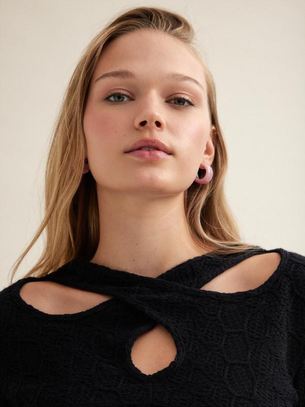 In Side Camiseta Cut Out Con Textura