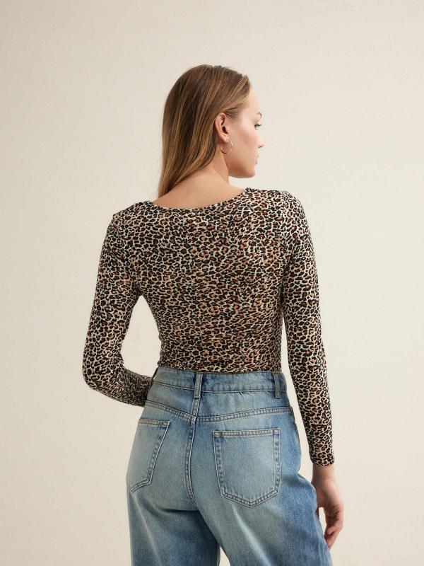 In Side Camiseta Frunce Con Animal Print
