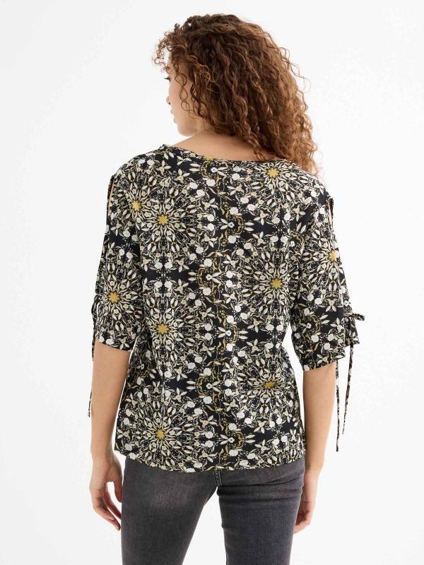 In Side Camiseta Manga Corta Estampada Lazos