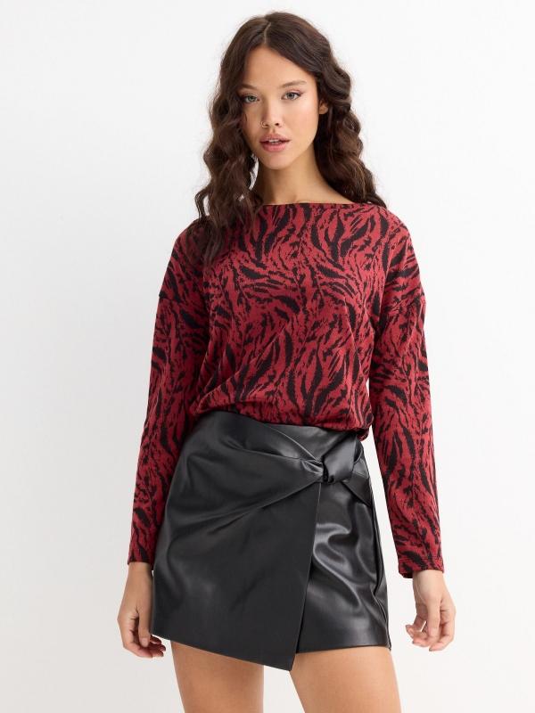 In side Camiseta manga larga animal print rojo