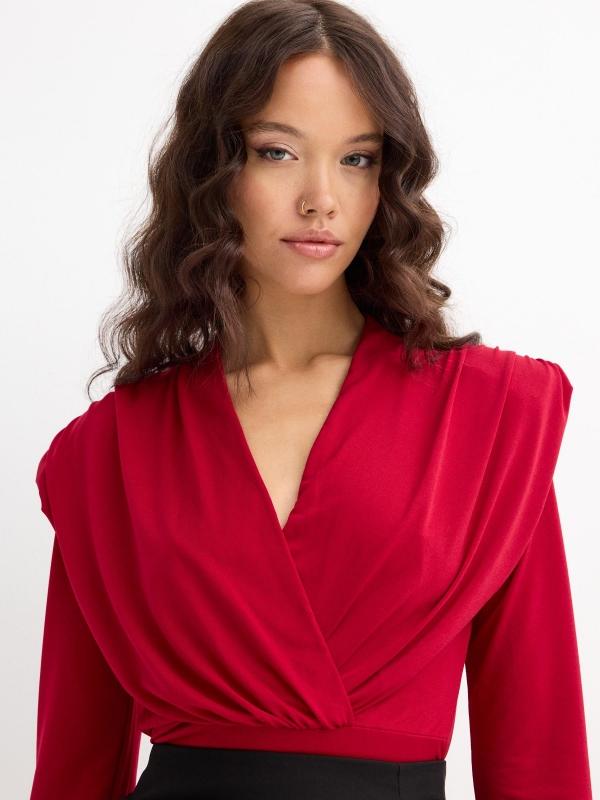 In Side Camiseta Manga Larga Con Hombreras