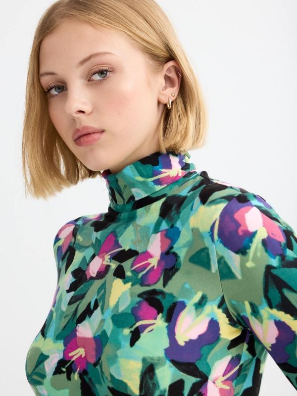 In Side Camiseta Manga Larga Cuello Alto Estampada