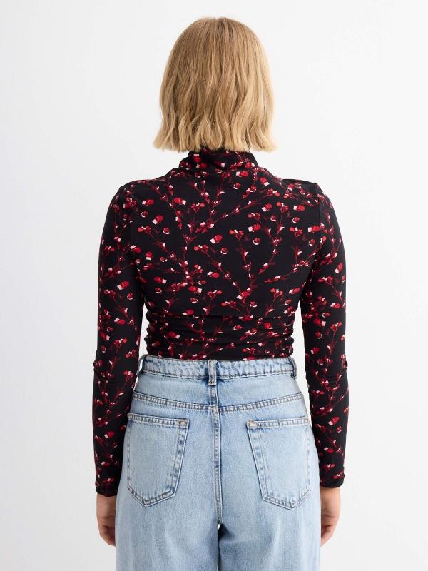 In Side Camiseta Manga Larga Cuello Alto Flores