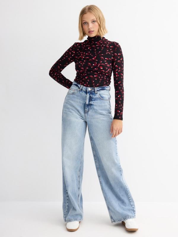 In Side Camiseta Manga Larga Cuello Alto Flores