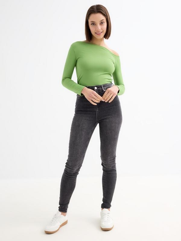 In Side Camiseta Manga Larga Cuello Drapeado