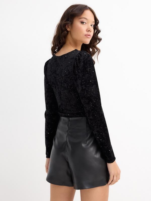 In Side Camiseta Manga Larga Terciopelo Negro