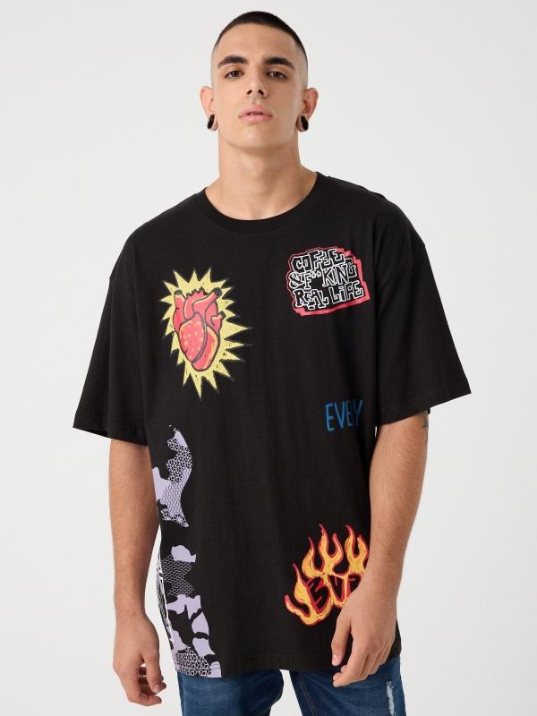 In side Camiseta negra estampada