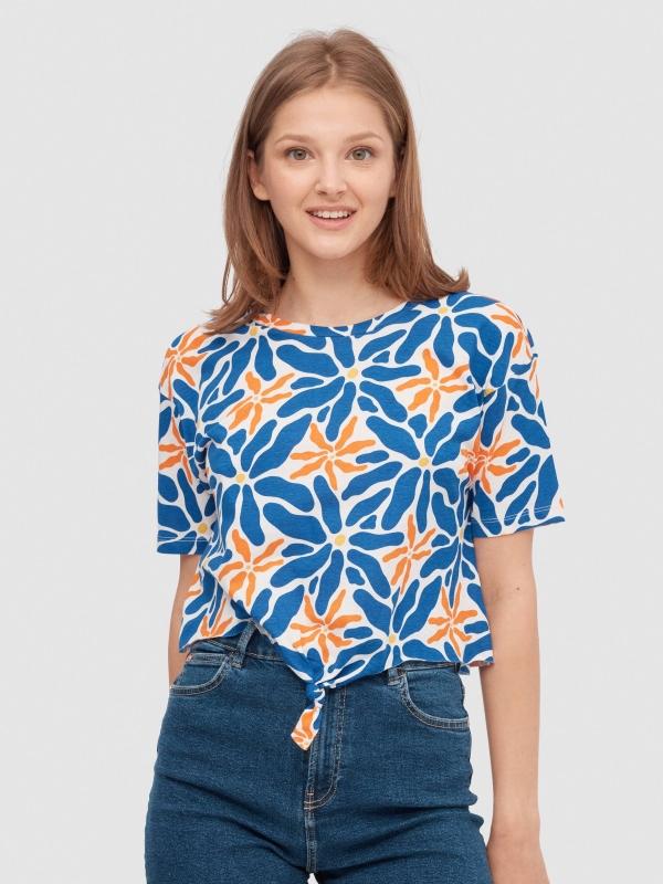 In side Camiseta print flores con nudo