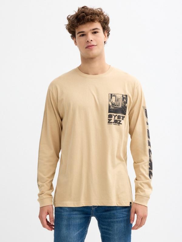 In side Camiseta print gráfico en las mangas