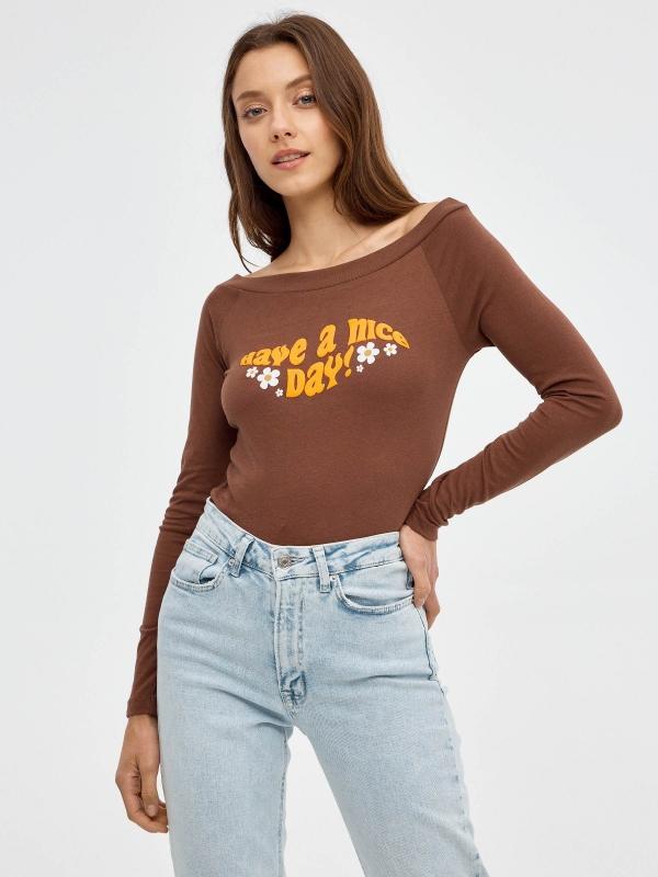 In side Camiseta print letras cuello de barco