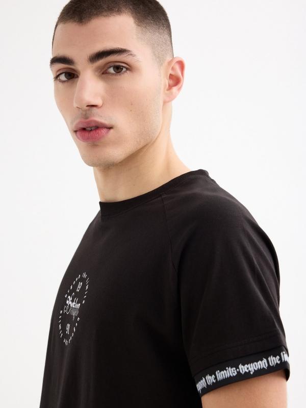 In Side Camiseta Raglán Detalle Texto