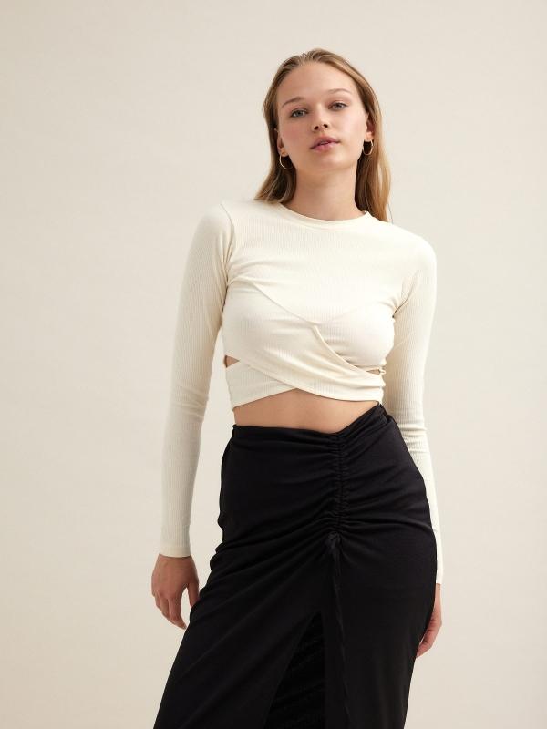 In side Camiseta rib cut out