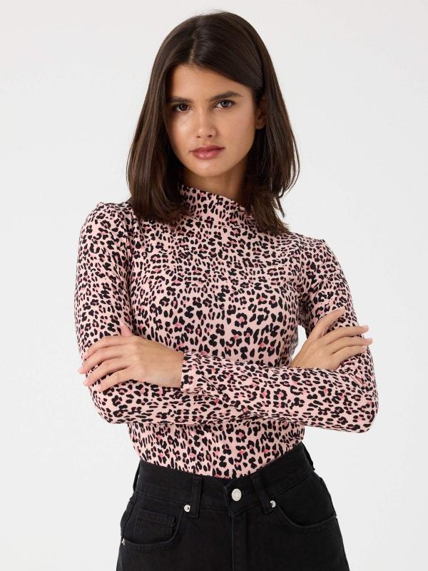 In side Camiseta rosa animal print
