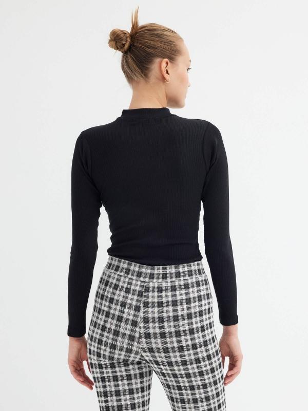 In Side Camiseta Slim Con Cut Out