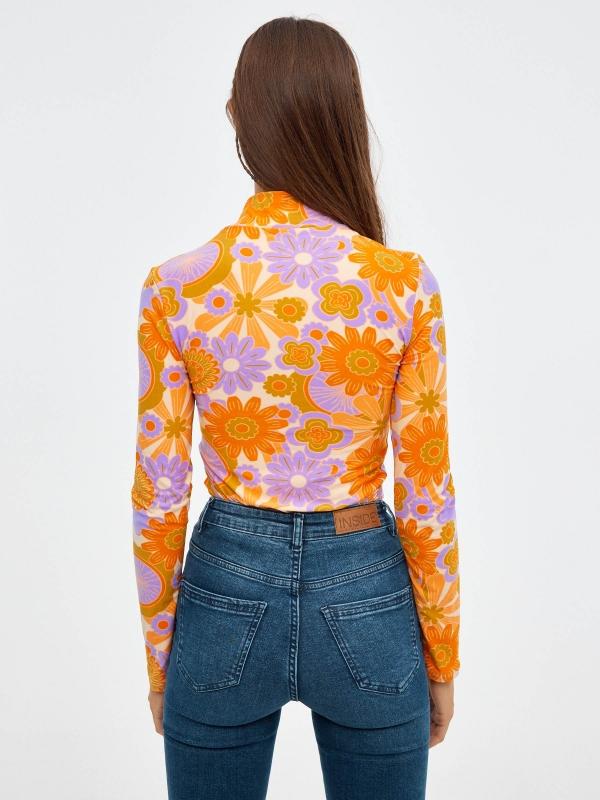 In Side Camiseta Slim Cuello Alto Flores