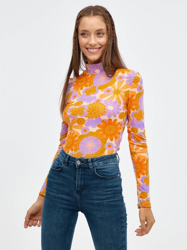 In side Camiseta slim cuello alto flores