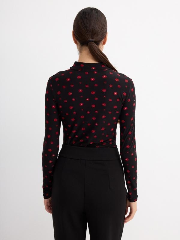 In Side Camiseta Slim Perkins Con Flores