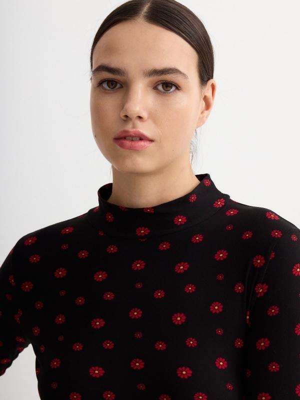 In Side Camiseta Slim Perkins Con Flores