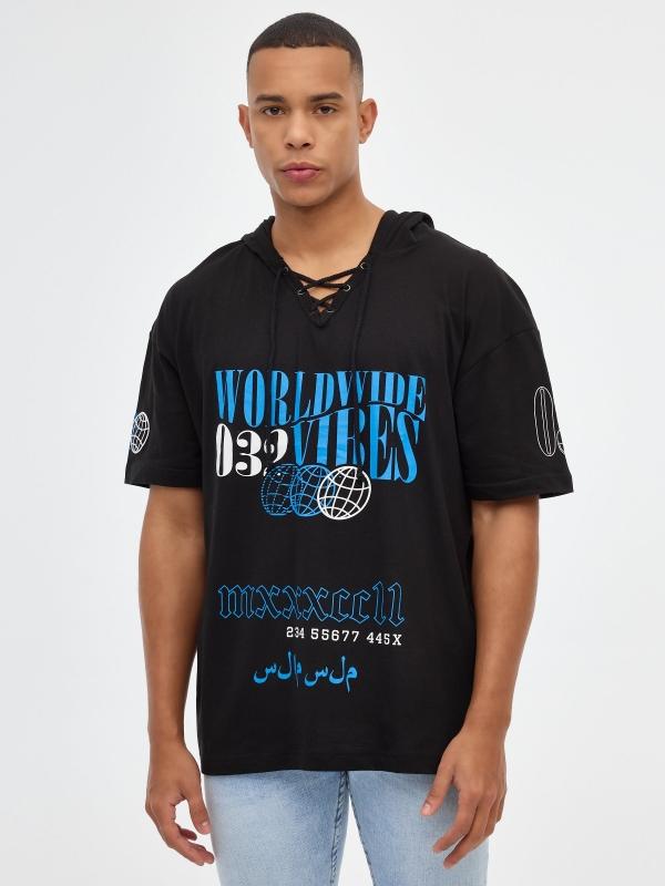 In side Camiseta Worldwide con capucha