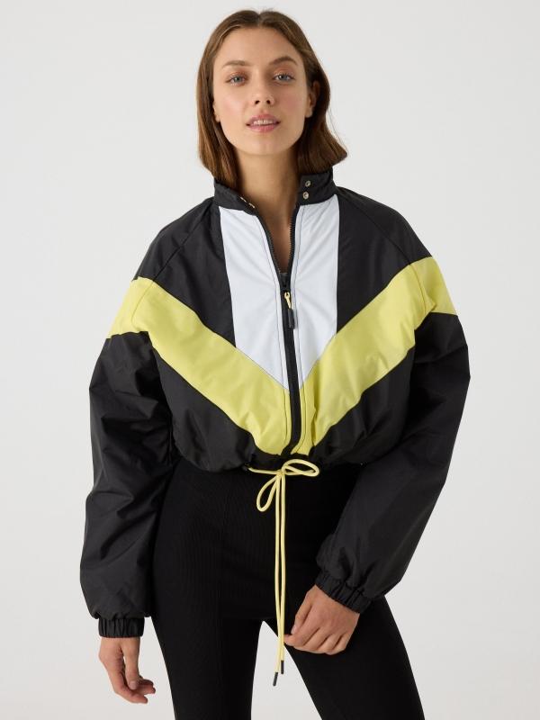 In side Cazadora acolchada combinada cropped