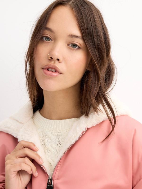 In Side Cazadora Capucha Pelo