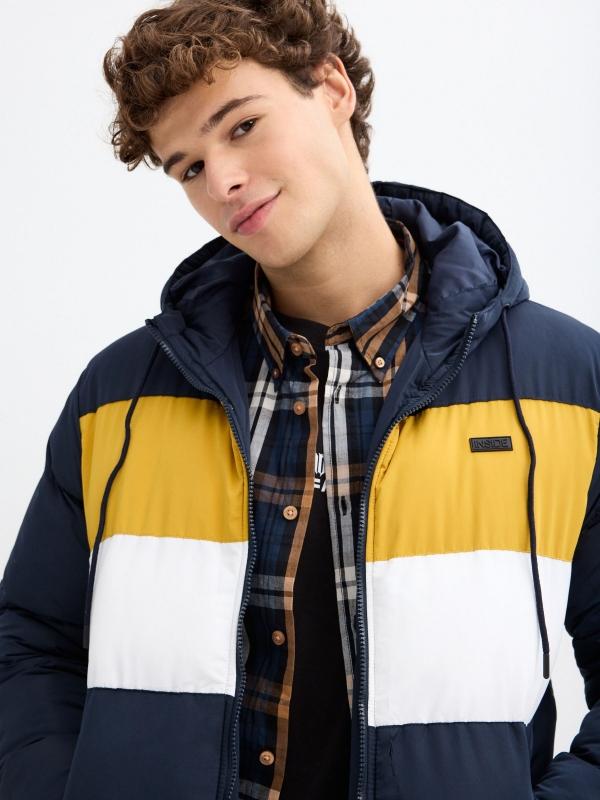 In Side Cazadora Color Block Con Capucha