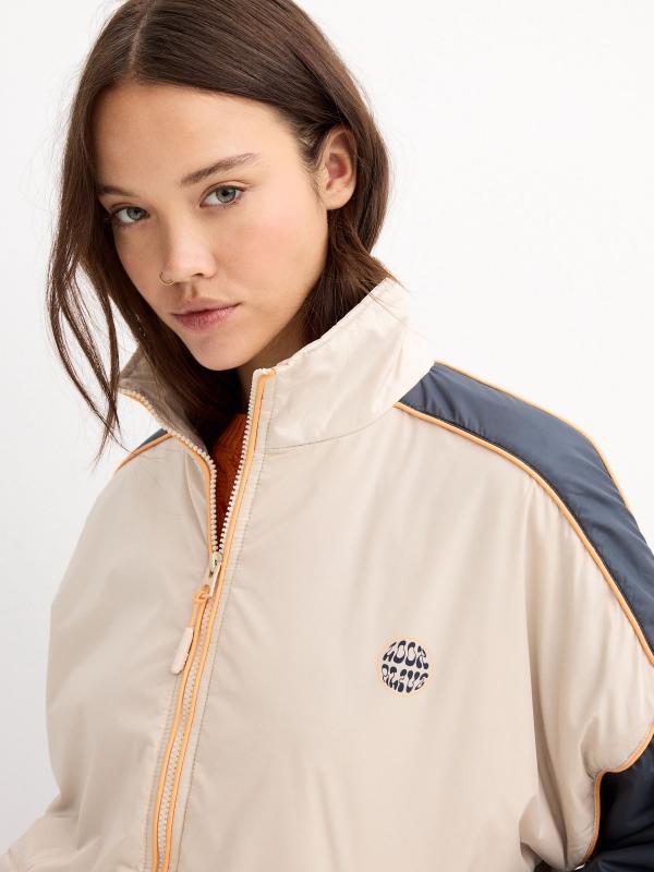 In Side Cazadora Color Block Y Gráfico