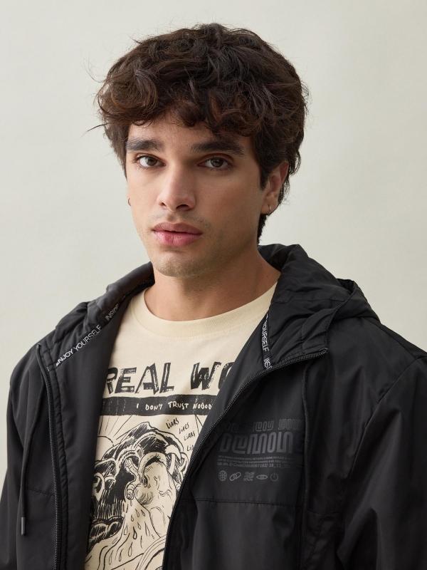 In Side Cazadora Con Capucha