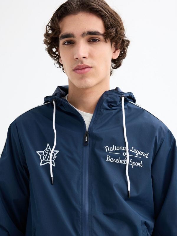 In Side Cazadora Con Capucha