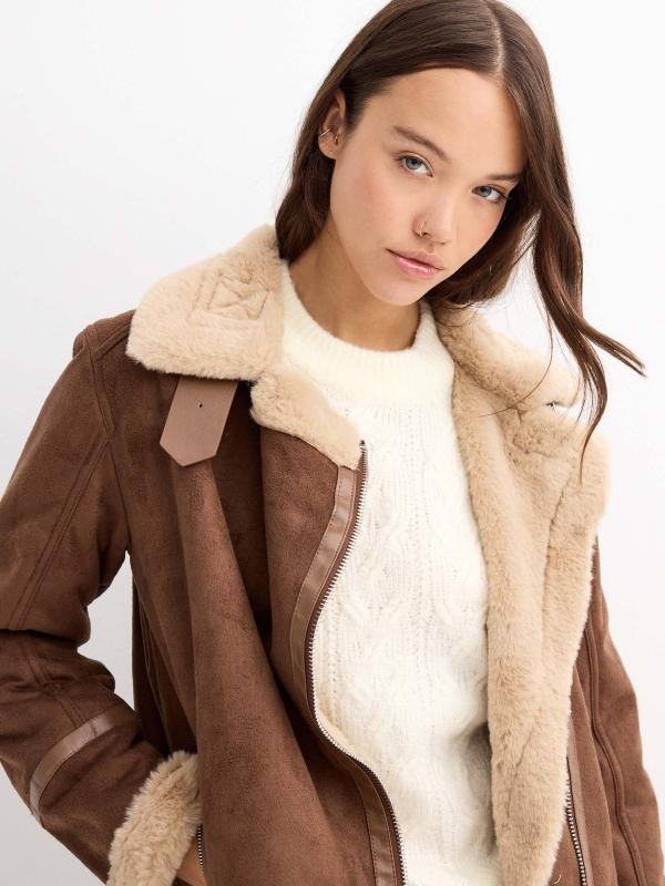 In Side Cazadora Doble Faz Antelina Marrón