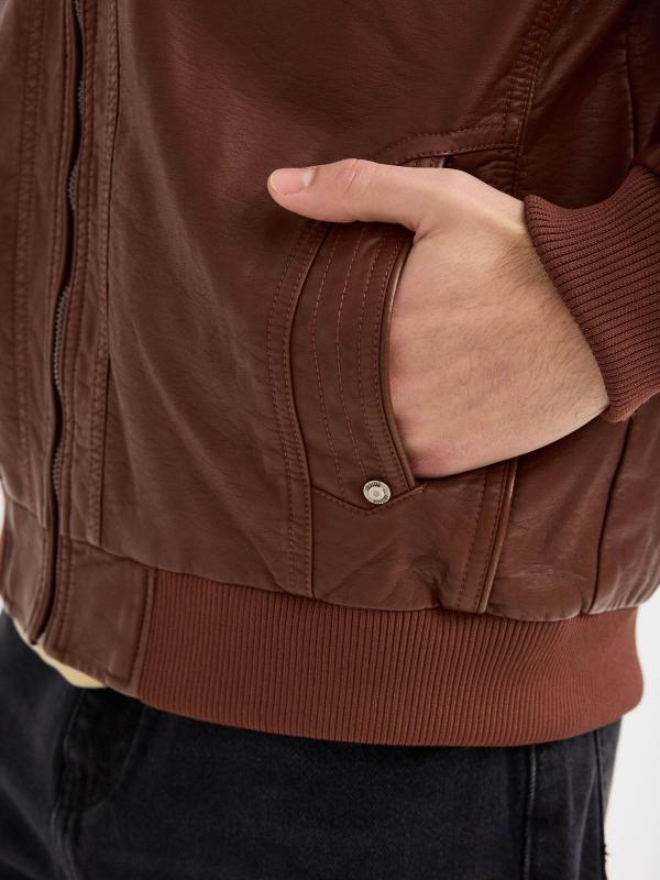 In Side Cazadora Efecto Piel