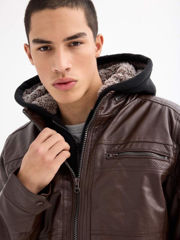 In Side Cazadora Efecto Piel Capucha Borreguillo