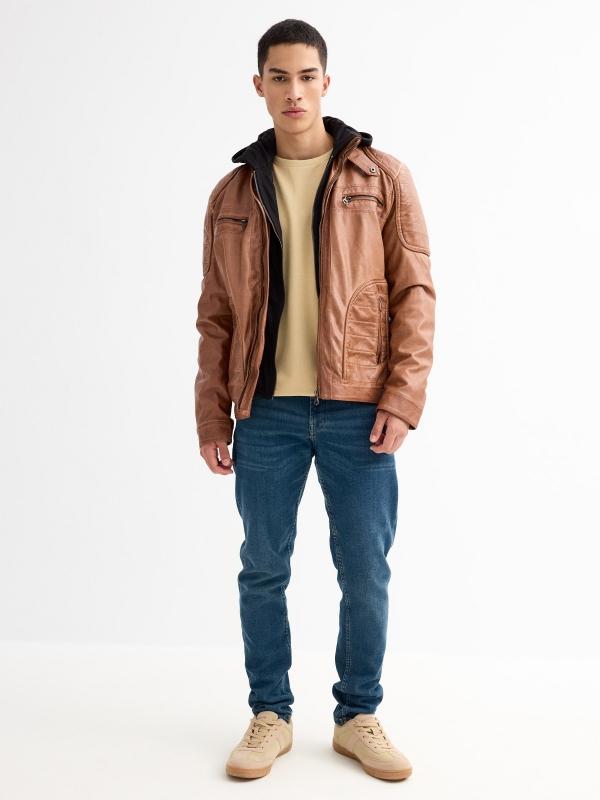 In Side Cazadora Efecto Piel Marrón