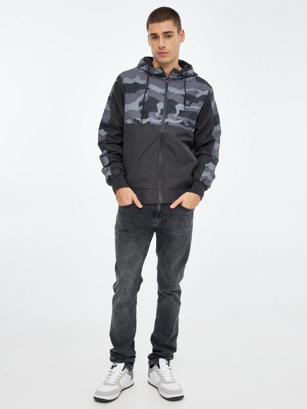 In Side Cazadora Ligera Con Capucha