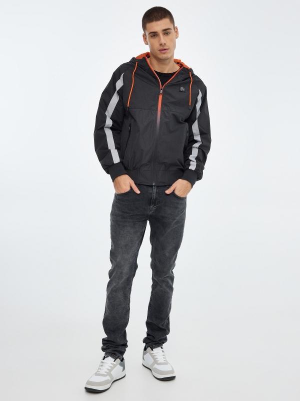 In Side Cazadora Ligera Con Capucha