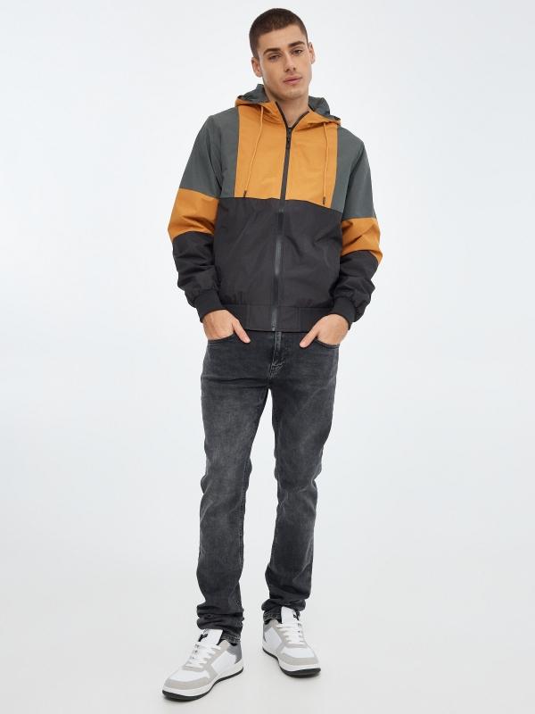 In Side Cazadora Ligera Con Capucha