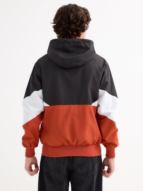 In Side Cazadora Ligera Negra Color Block