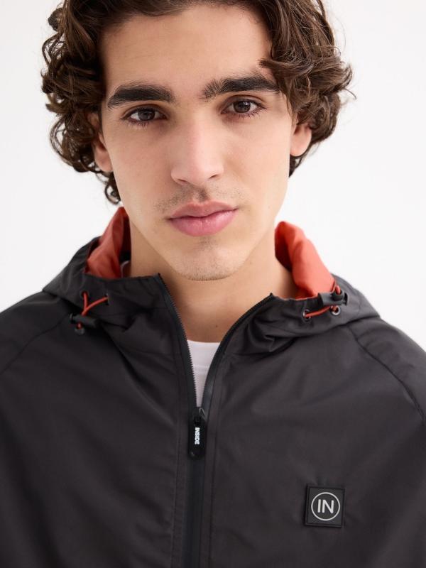 In Side Cazadora Ligera Negra Color Block