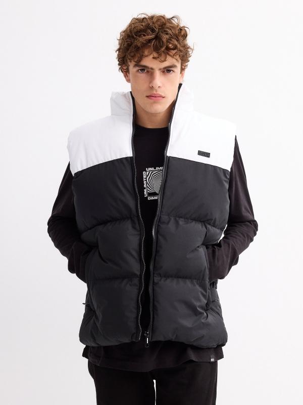 In side Chaleco acolchado color block blanco