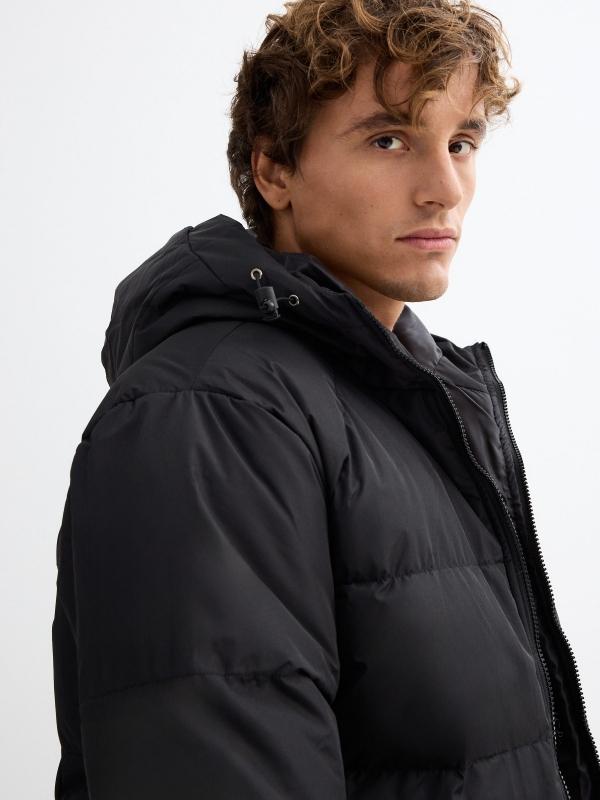 In Side Chaqueta Acolchada Con Capucha Negra