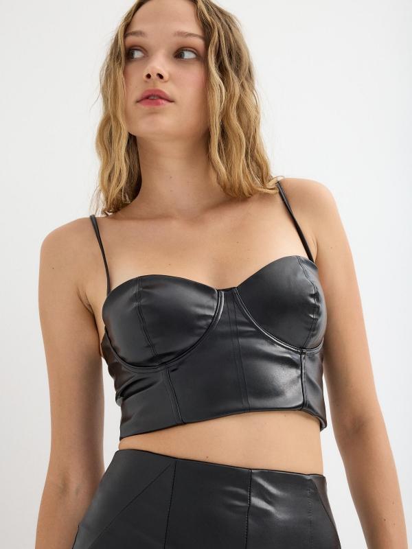 In Side Crop Top Corsé Polipiel Negro
