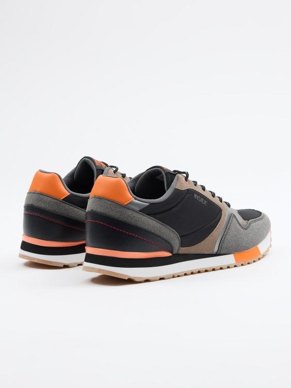 In Side Deportiva Casual Negra